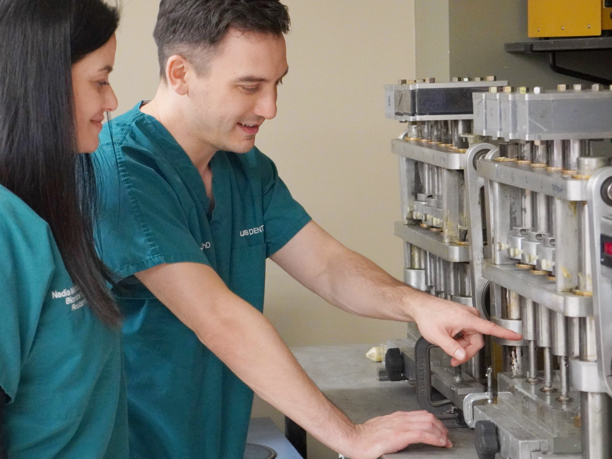 Faculty and resdients looking at jaw machine.